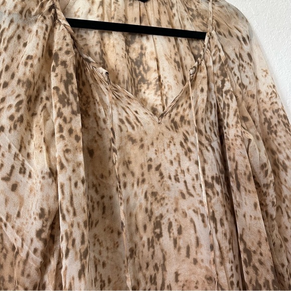 Club Monaco Silk Animal Print Blouse Size Medium - Picture 4 of 7